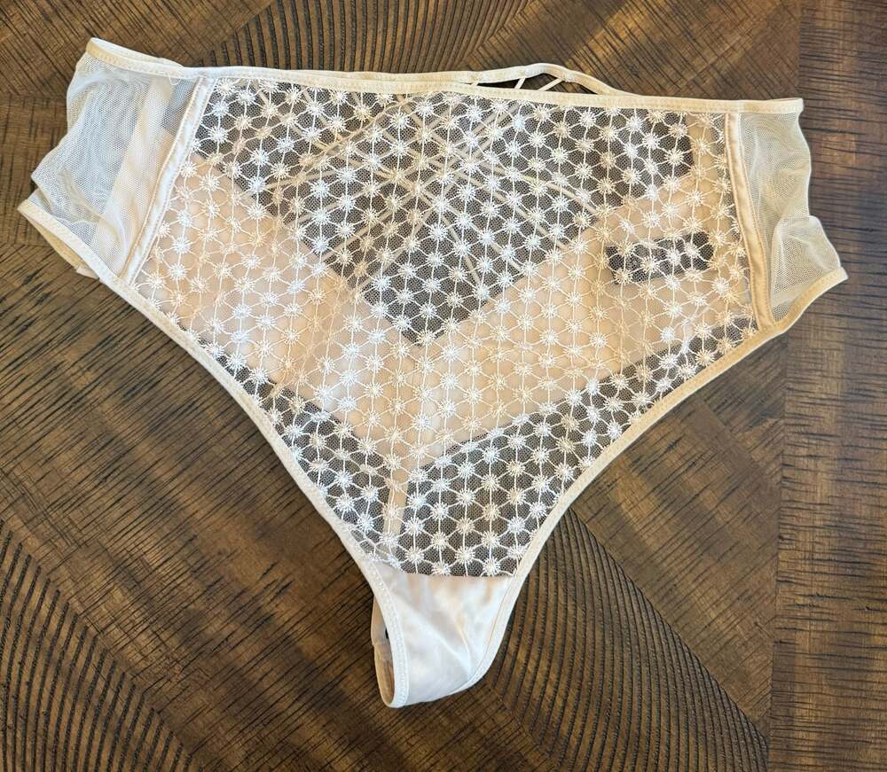 Victoria's Secret high-waist mesh thong panty beige starburst mesh med NWOT